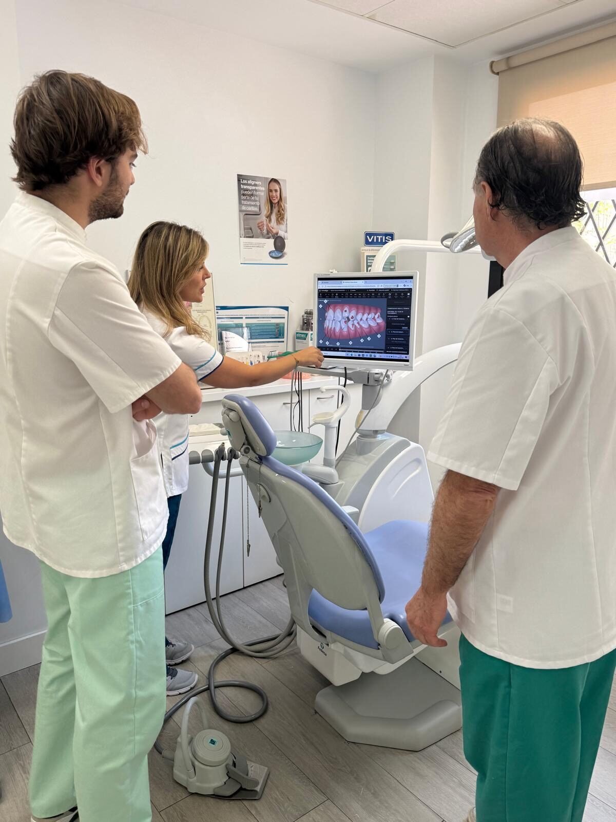 Equipo planificando un caso Invisalign con ClinCheck
